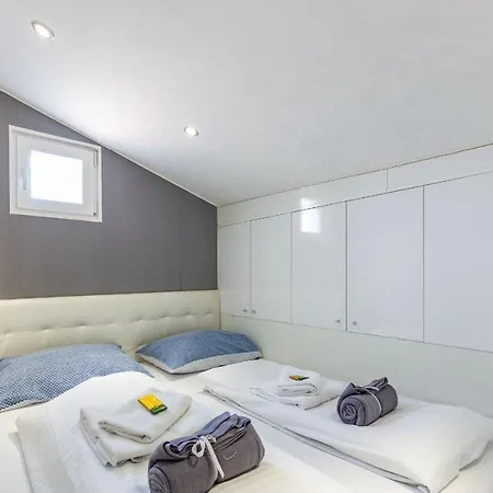 Alpha Loft 1br In Center Zára