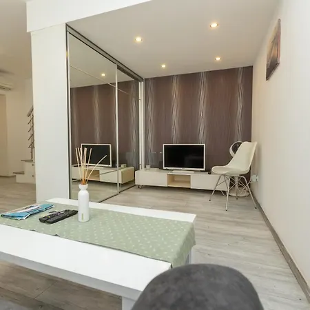 Alpha Loft 1br In Center Zára