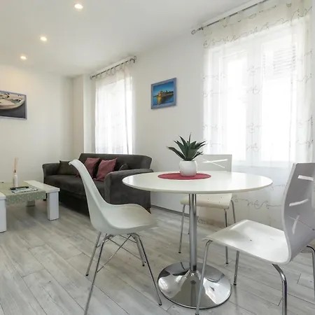 Alpha Loft 1br In Center