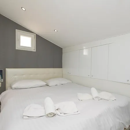 Alpha Loft 1br In Center Apartman Zára