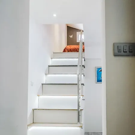 Alpha Loft 1br In Center Zára