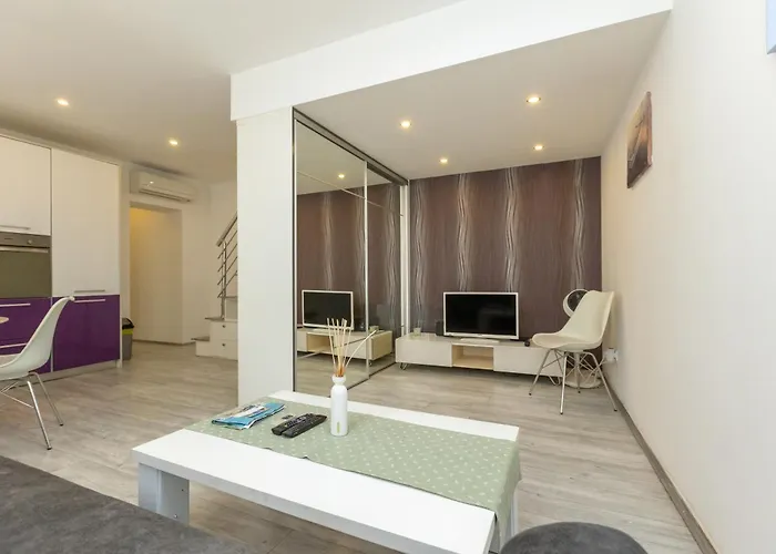 Lägenhet Alpha Loft 1br In Center