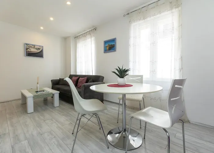 Alpha Loft 1br In Center