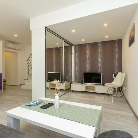 Апартаменти Alpha Loft 1br In Center