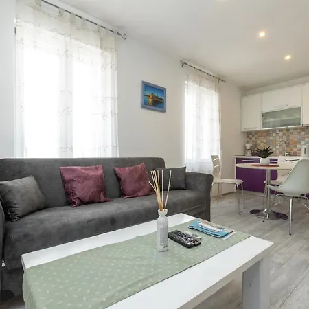 Апартаменти Alpha Loft 1br In Center Задар